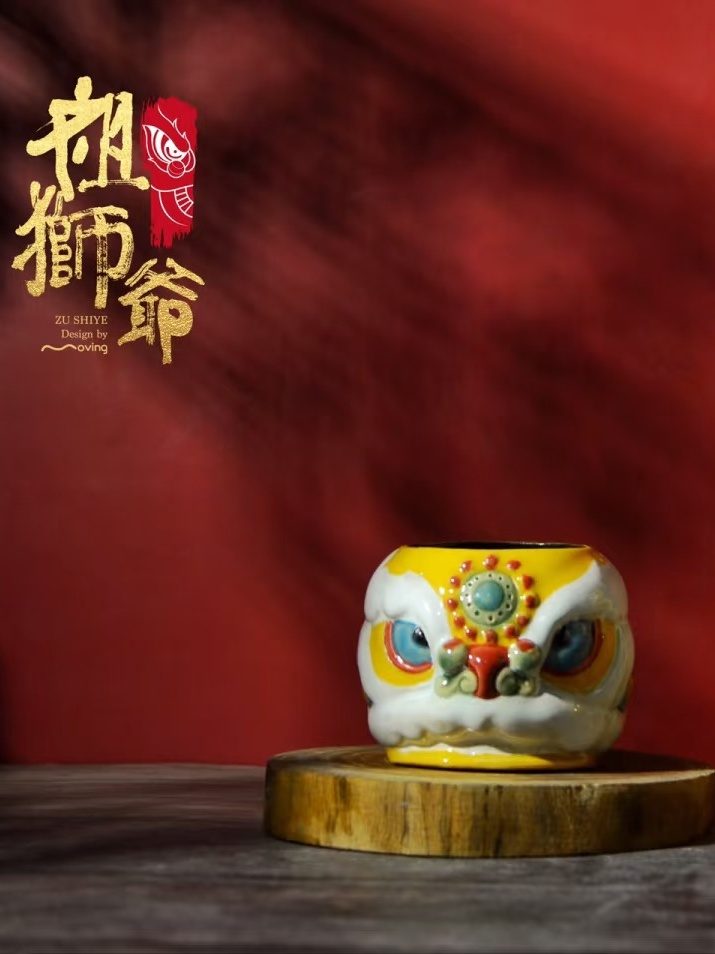 Golden awakening lion ceramic teacup